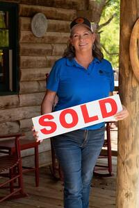 Traci Phillips Profile Image